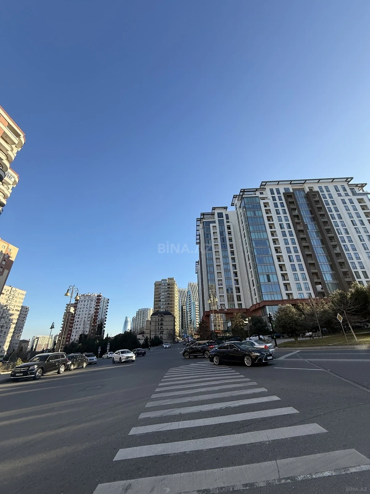 Satılır 4 otaqlı mənzil 181 m²