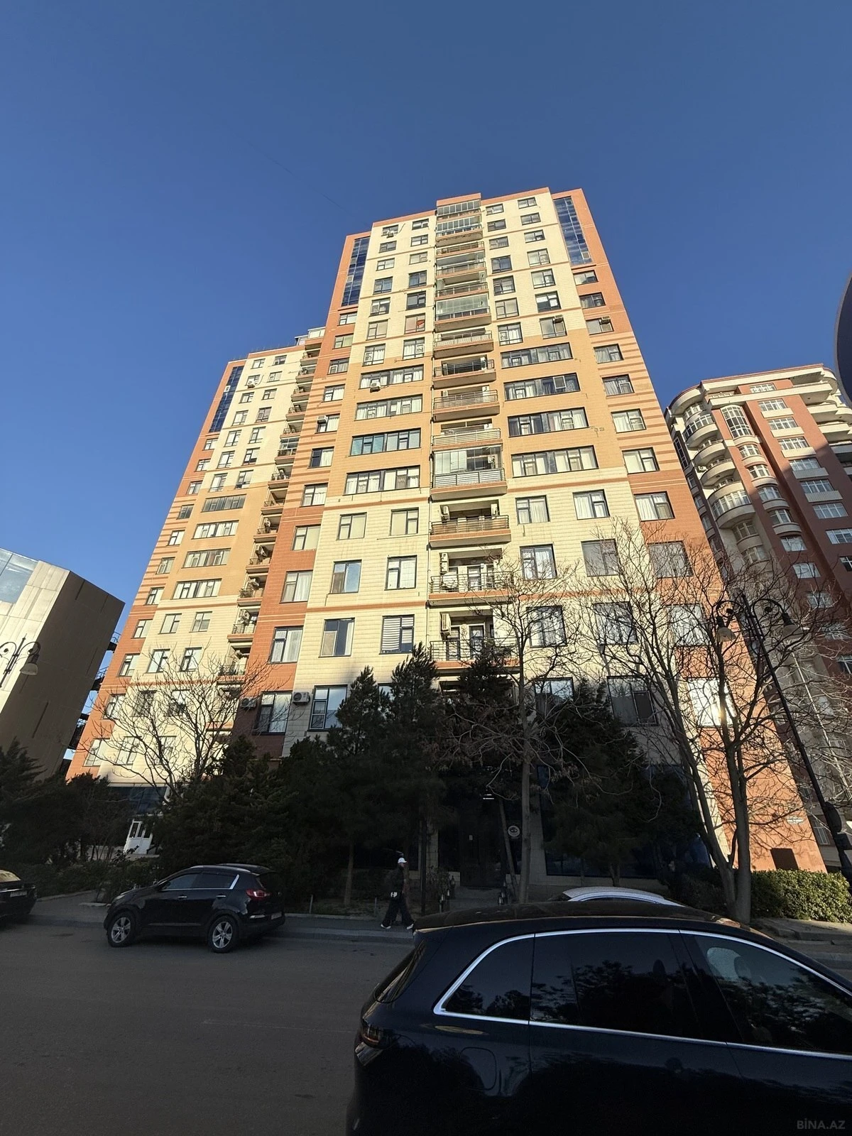 Satılır 4 otaqlı mənzil 181 m²