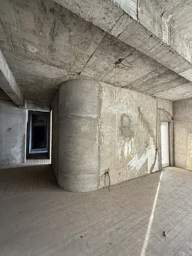 Satılır 4 otaqlı mənzil 181 m²