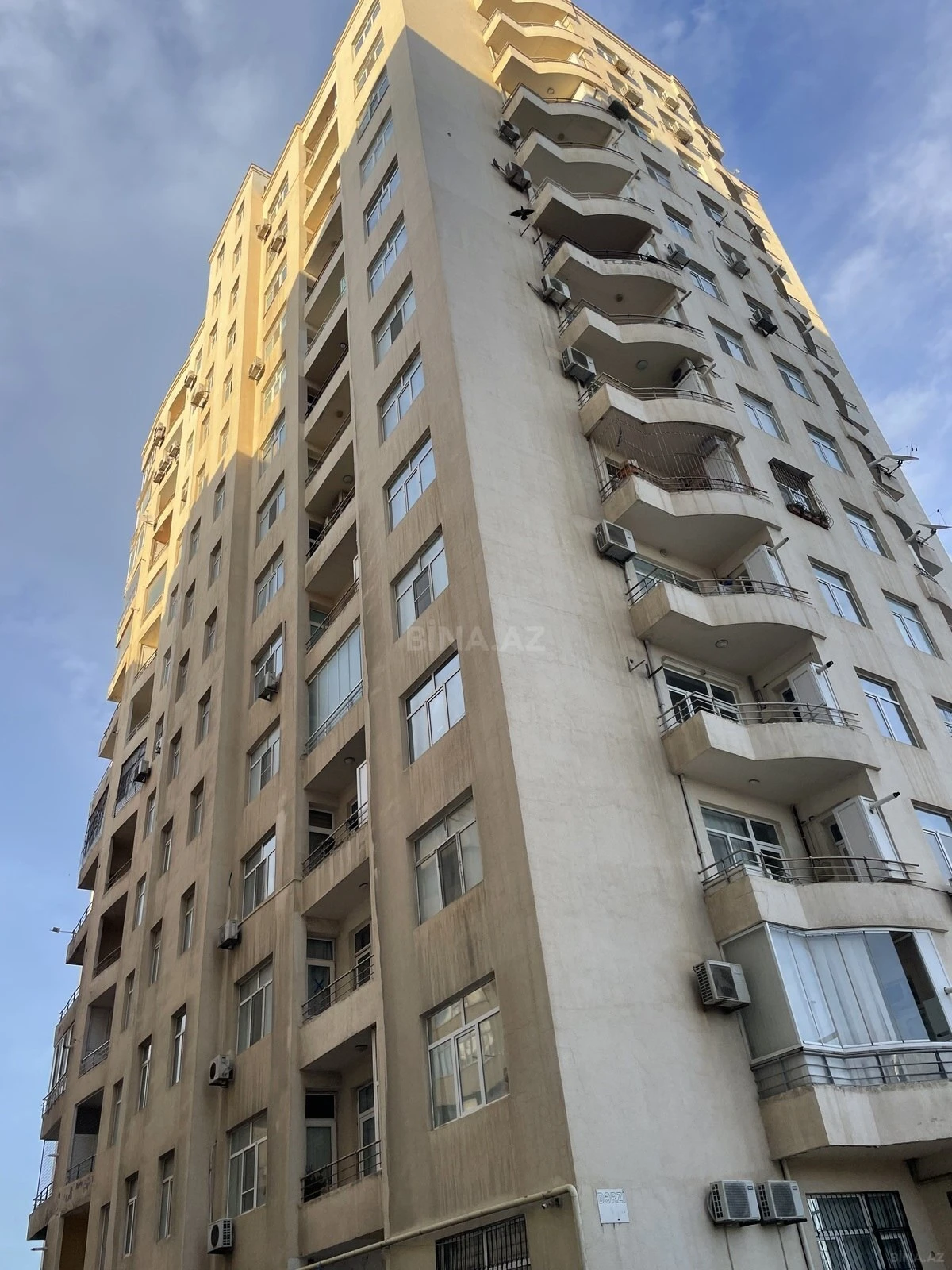 Satılır 3 otaqlı mənzil 94 m²