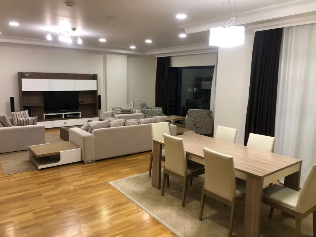 Kirayə verilir 4 otaqlı mənzil 220 m²