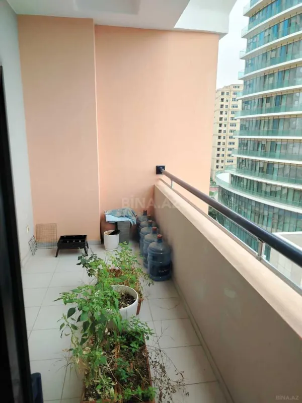 Kirayə verilir 4 otaqlı mənzil 220 m²