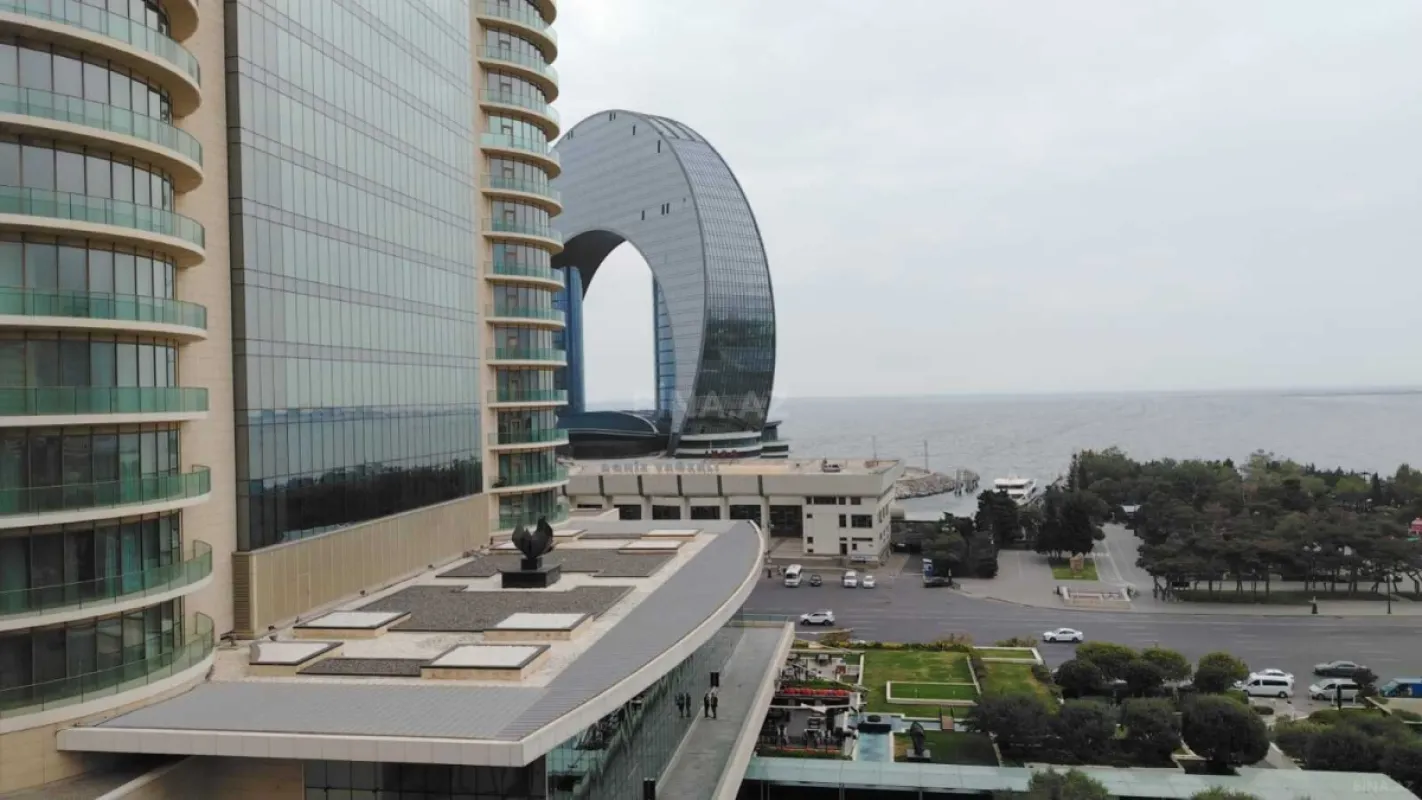 Kirayə verilir 4 otaqlı mənzil 220 m²