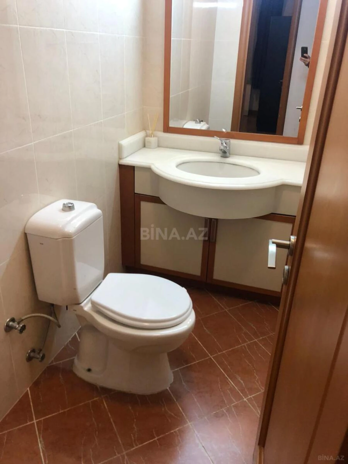 Kirayə verilir 4 otaqlı mənzil 220 m²