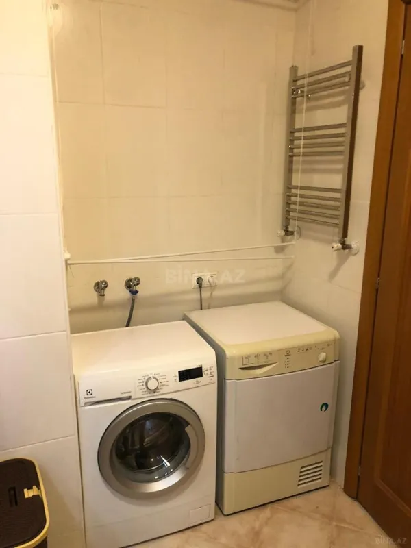 Kirayə verilir 4 otaqlı mənzil 220 m²