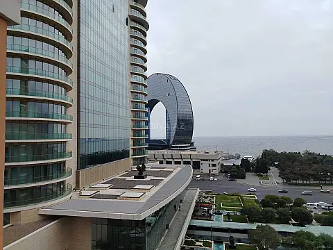 Kirayə verilir 4 otaqlı mənzil 220 m²