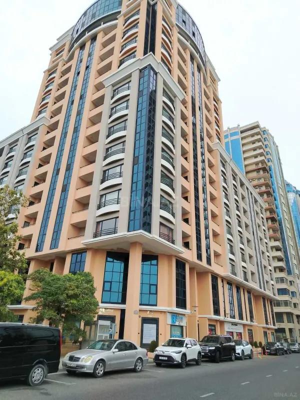 Kirayə verilir 4 otaqlı mənzil 220 m²