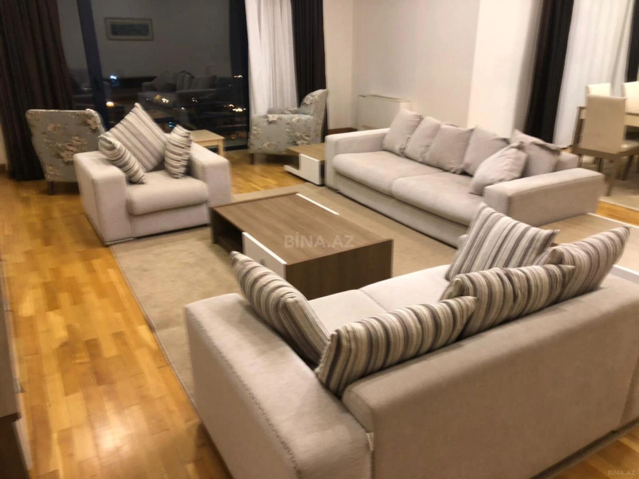 Kirayə verilir 4 otaqlı mənzil 220 m²