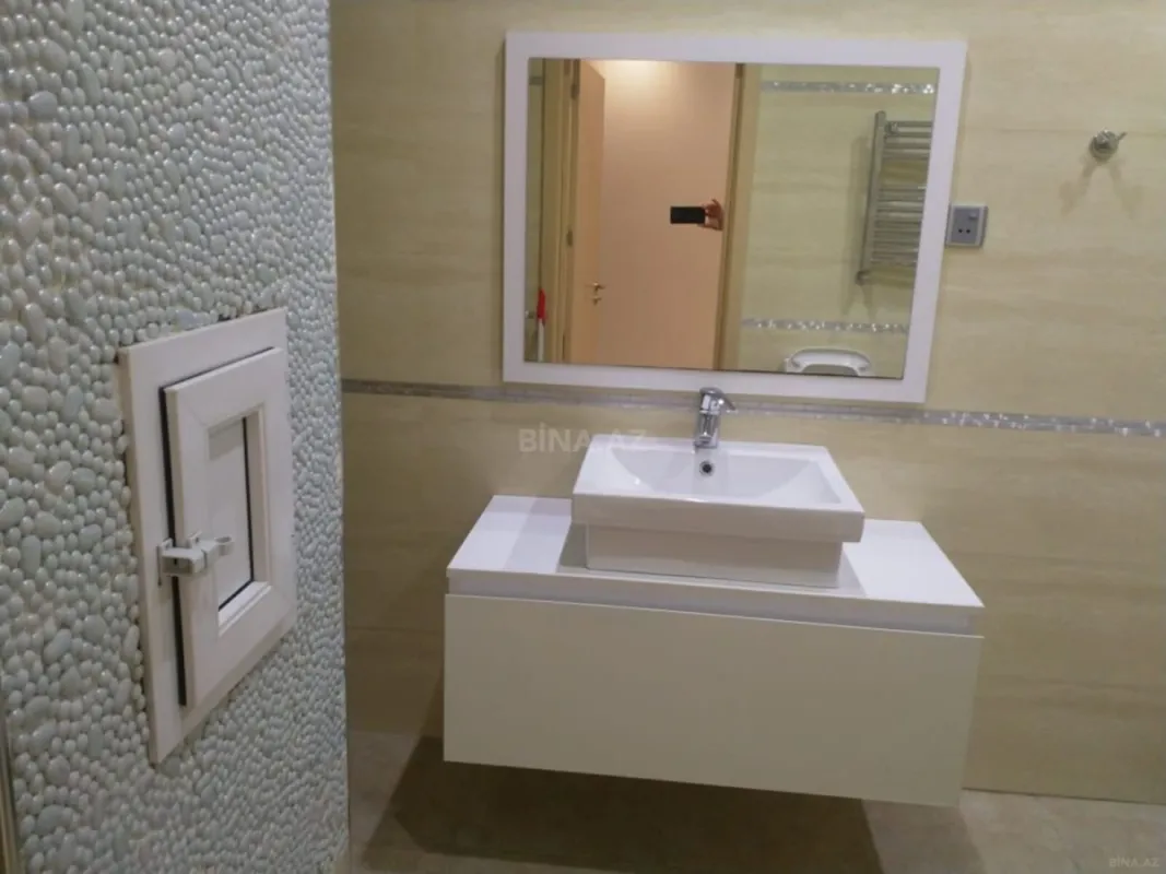Satılır 3 otaqlı mənzil 183 m²