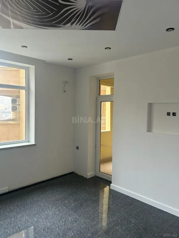 Satılır 3 otaqlı mənzil 183 m²