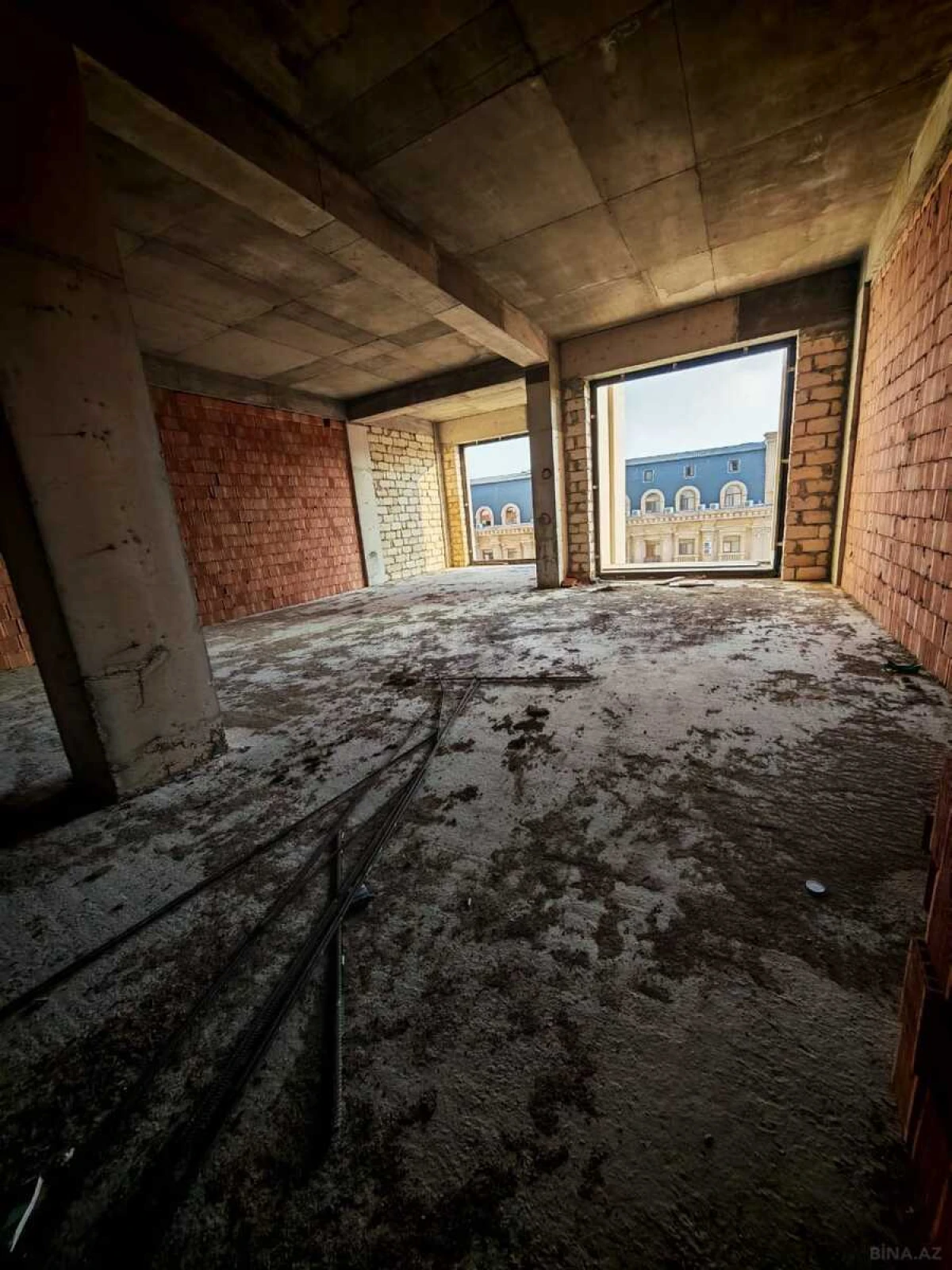 Satılır 3 otaqlı mənzil 125 m²