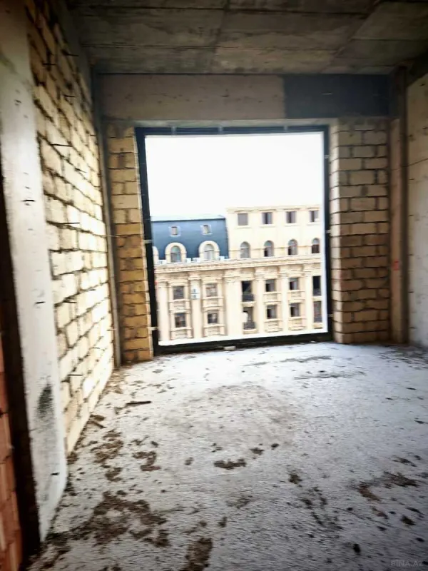 Satılır 3 otaqlı mənzil 125 m²