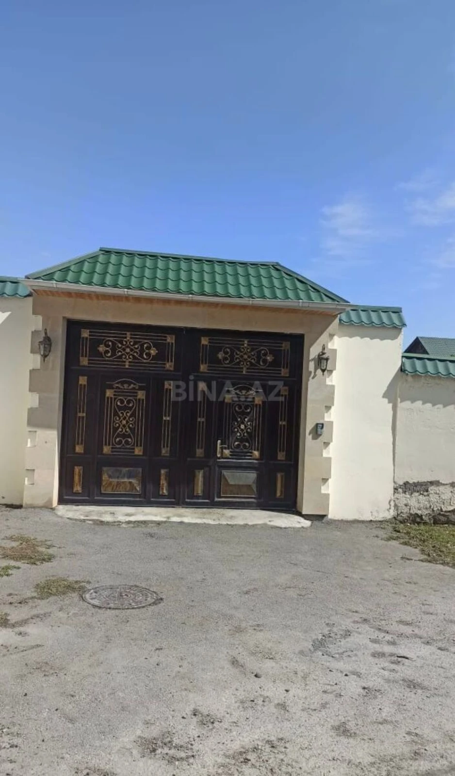 Satılır 5 otaqlı həyət evi 300 m²