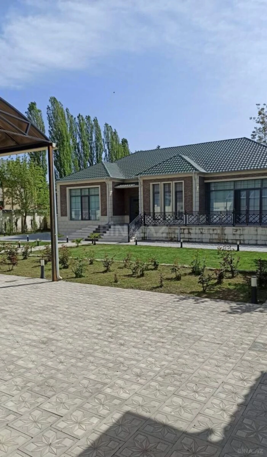 Satılır 5 otaqlı həyət evi 300 m²