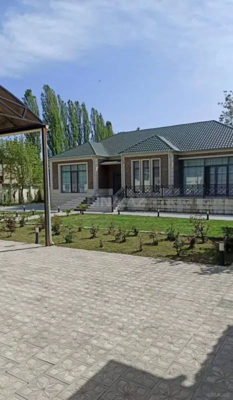 Satılır 5 otaqlı həyət evi 300 m²