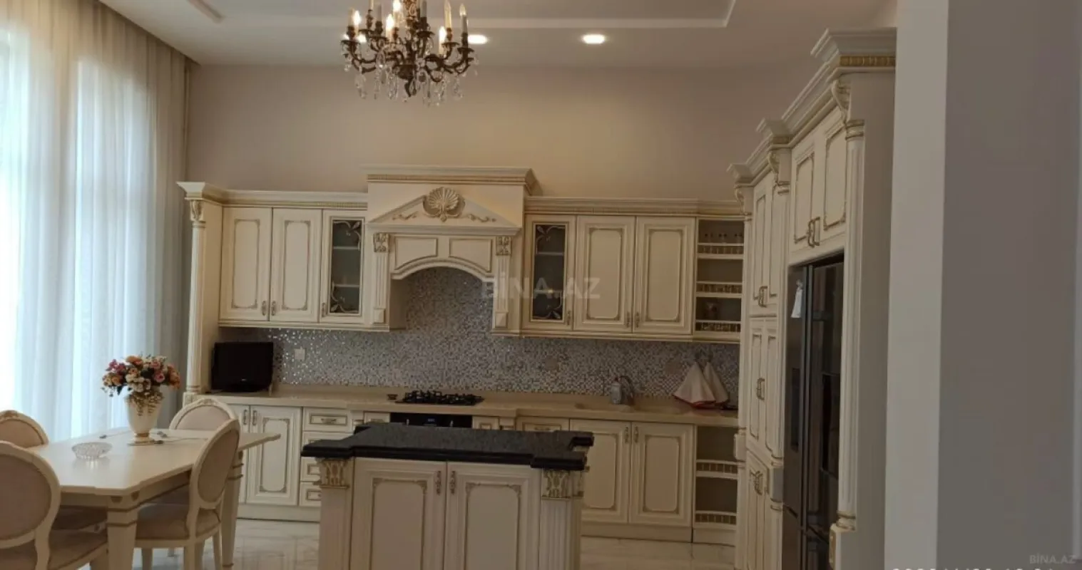 Satılır 5 otaqlı həyət evi 300 m²