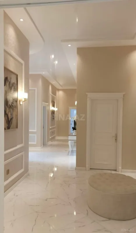 Satılır 5 otaqlı həyət evi 300 m²