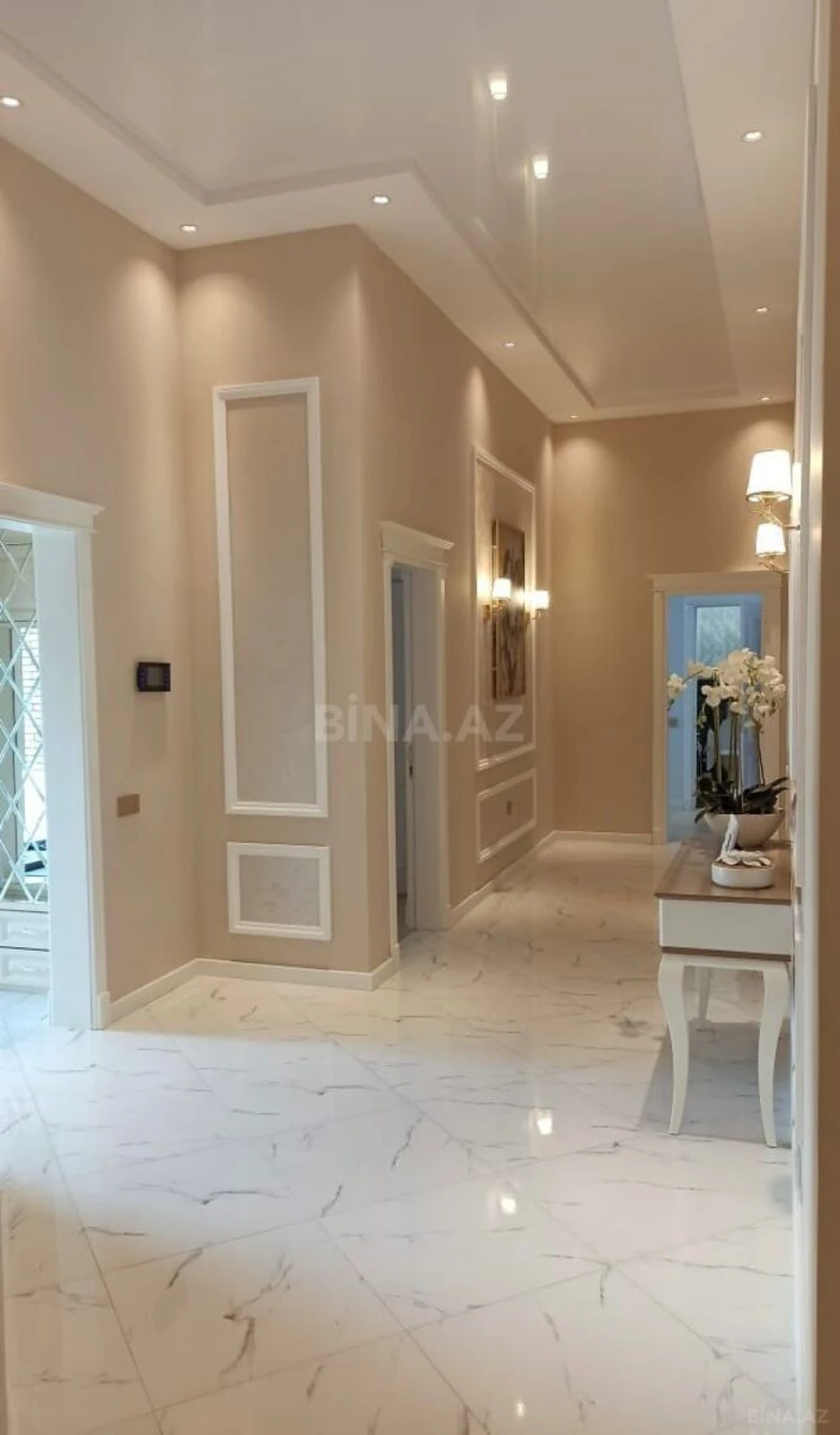 Satılır 5 otaqlı həyət evi 300 m²