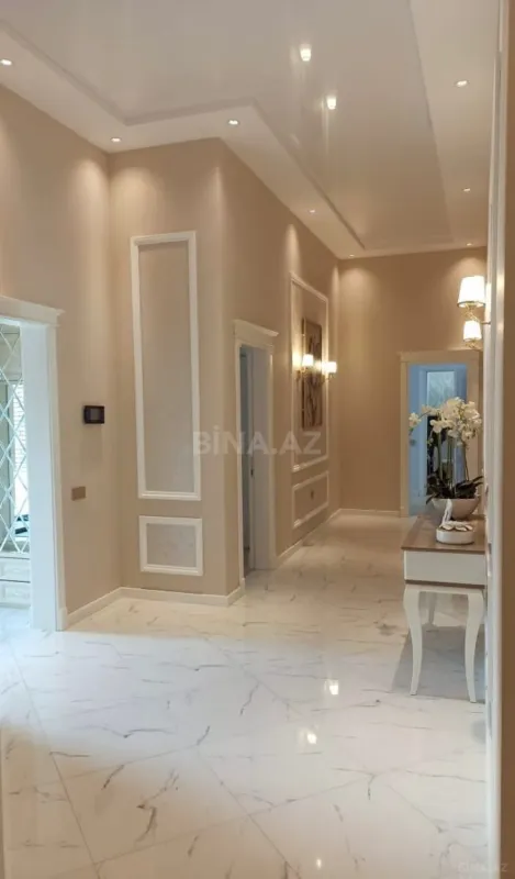 Satılır 5 otaqlı həyət evi 300 m²