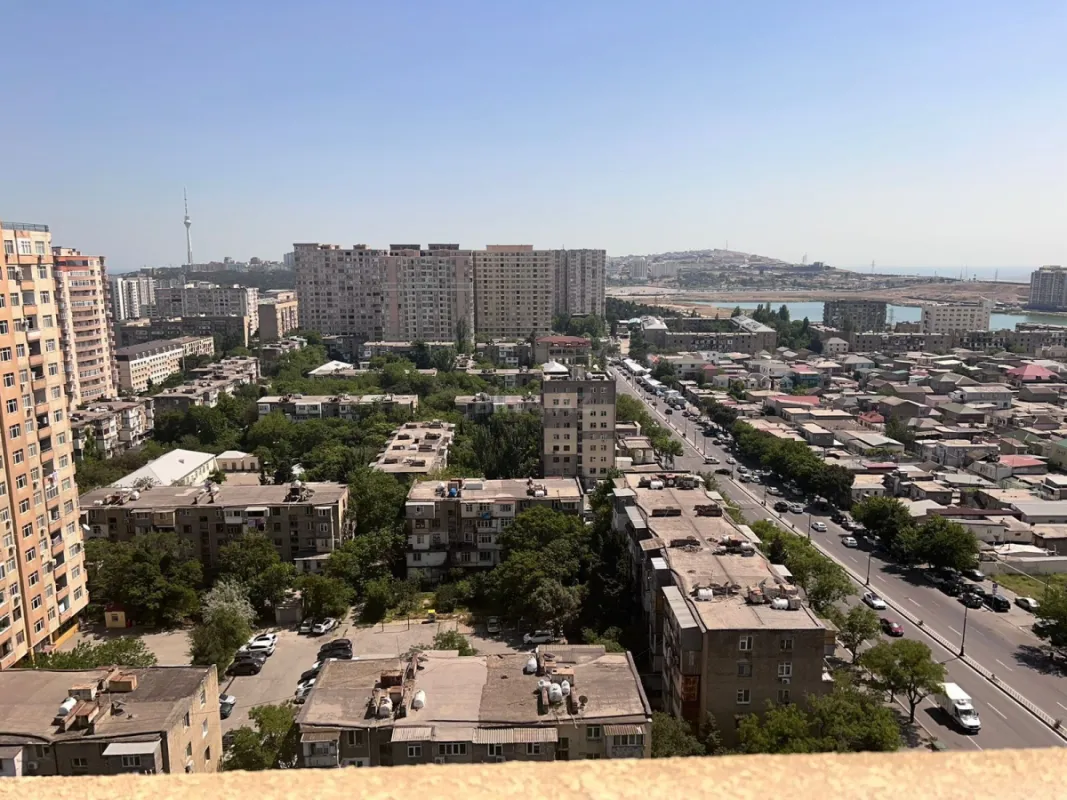 Satılır 4 otaqlı mənzil 178 m²