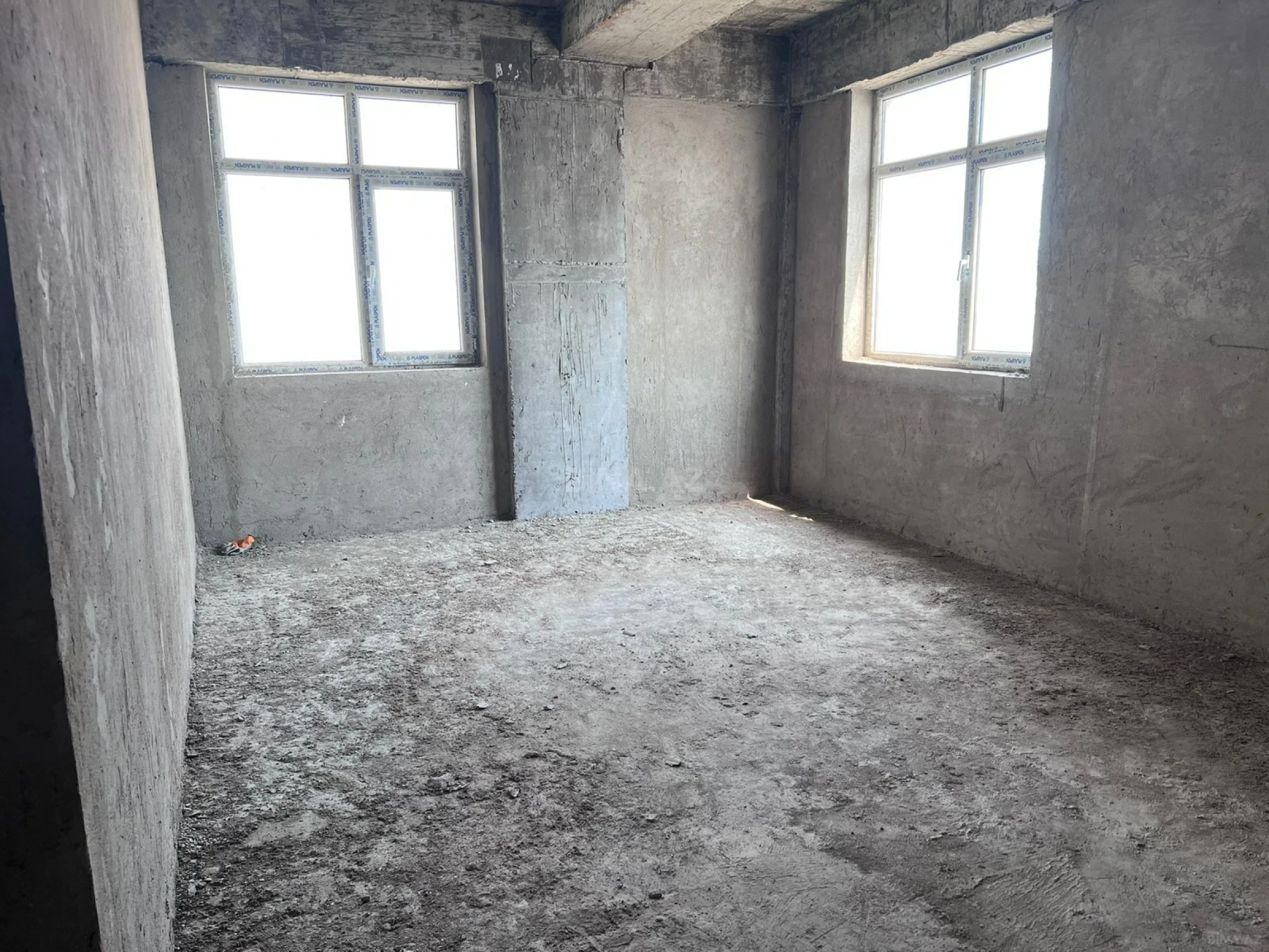 Satılır 4 otaqlı mənzil 178 m²