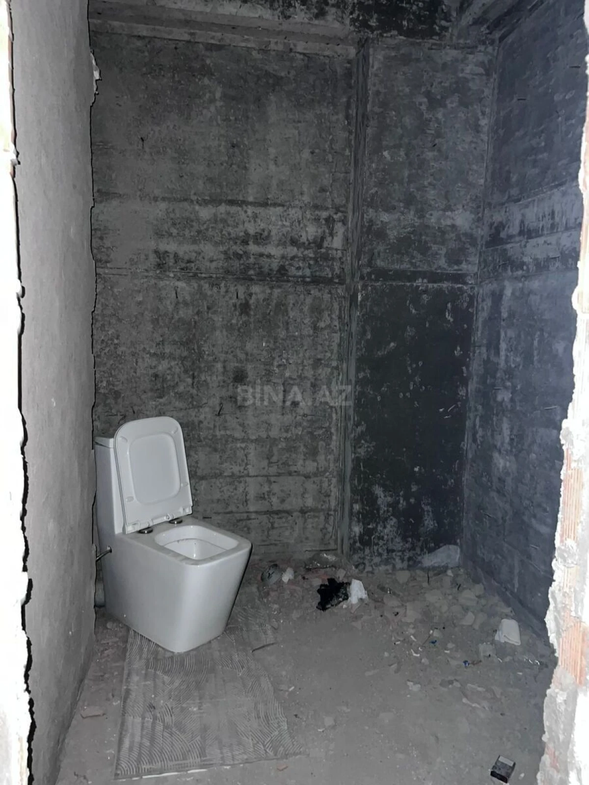 Satılır 4 otaqlı mənzil 178 m²