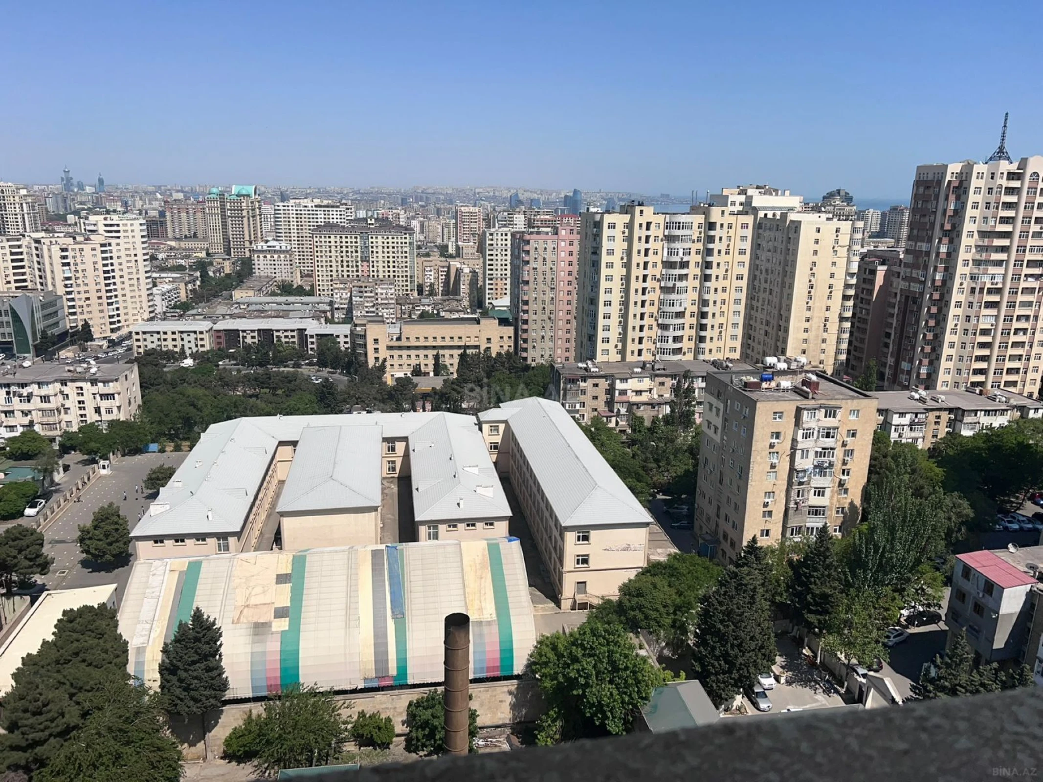 Satılır 4 otaqlı mənzil 178 m²