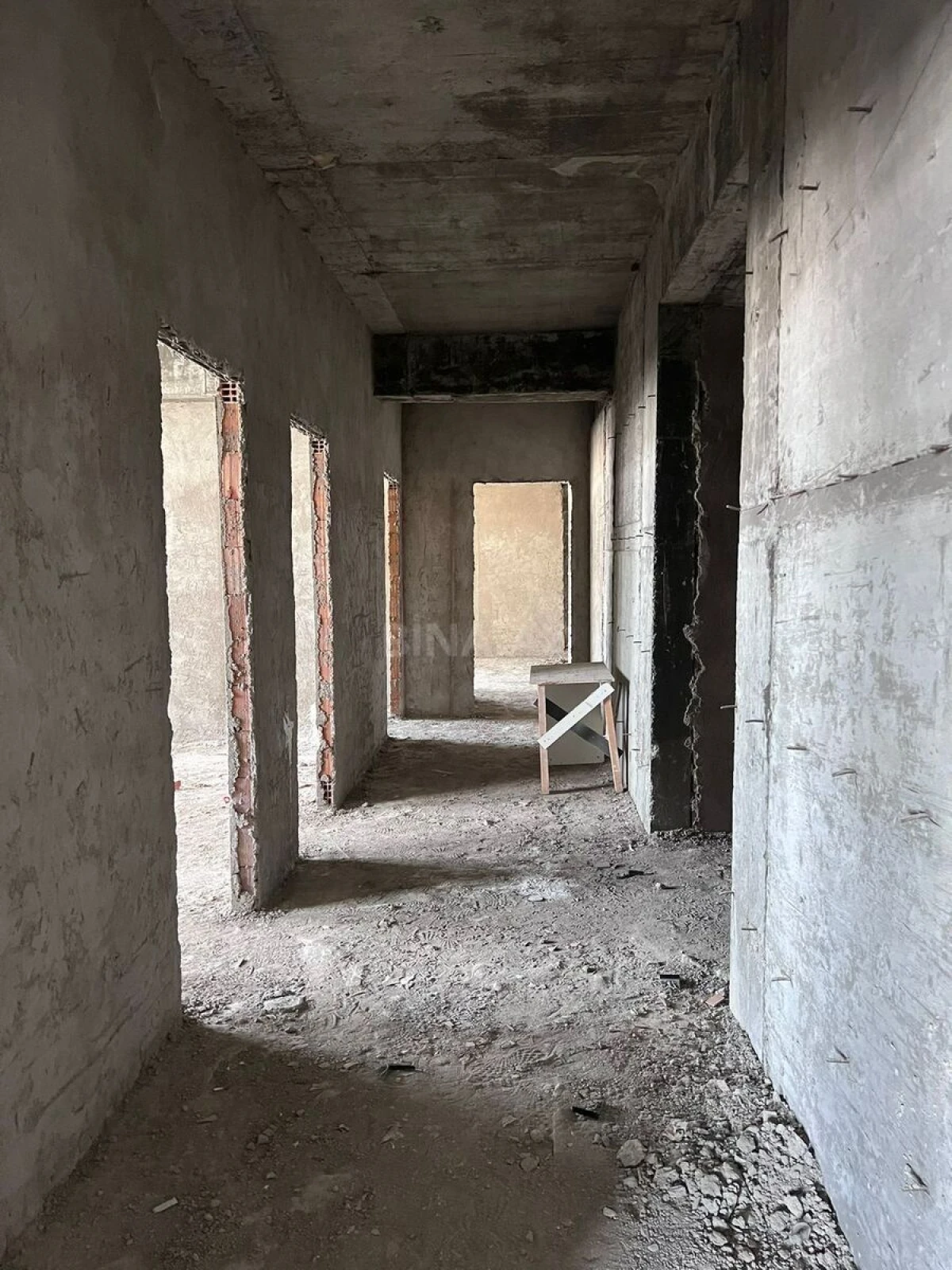 Satılır 4 otaqlı mənzil 178 m²