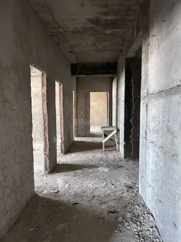 Satılır 4 otaqlı mənzil 178 m²