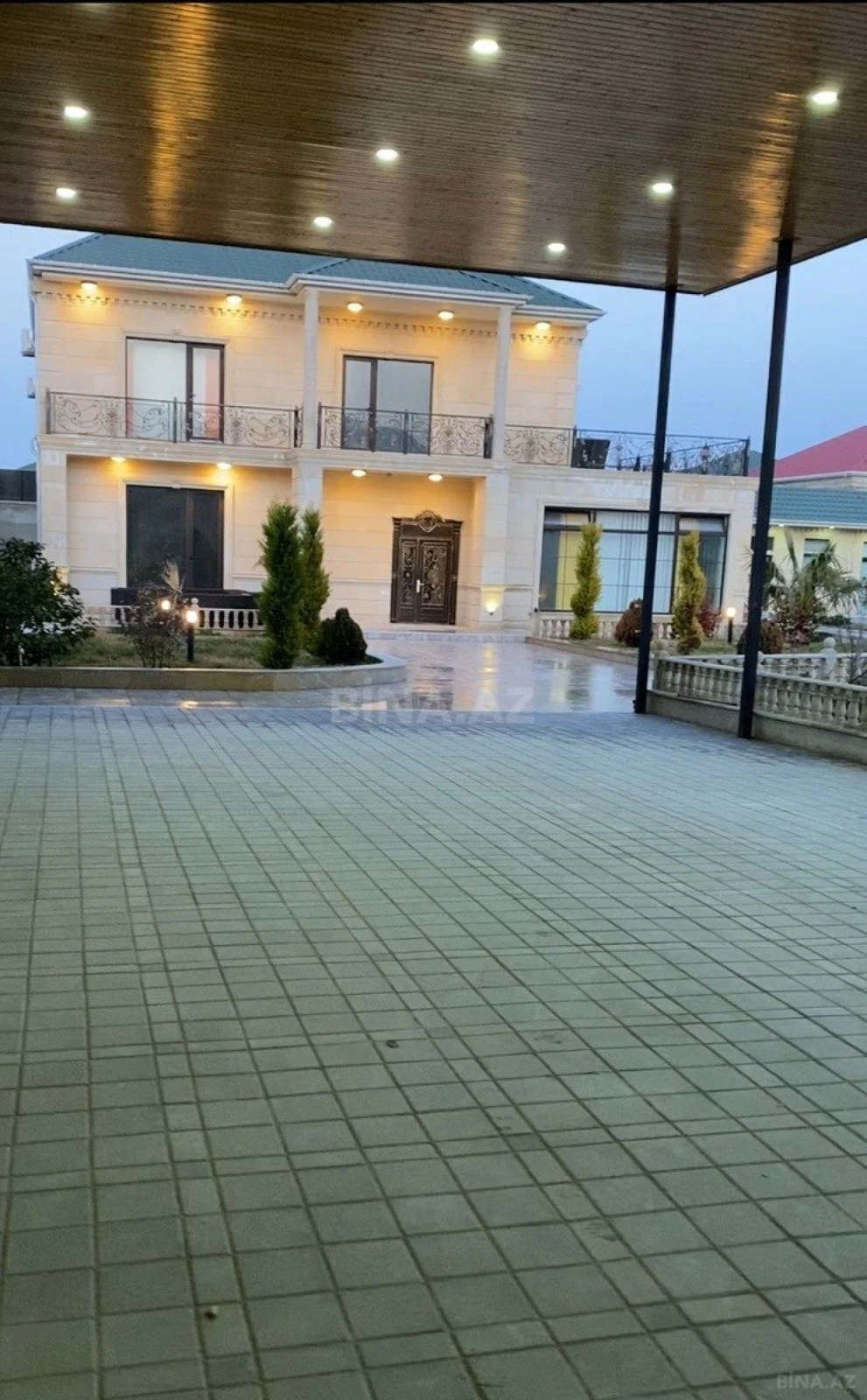Satılır 5 otaqlı həyət evi 400 m²