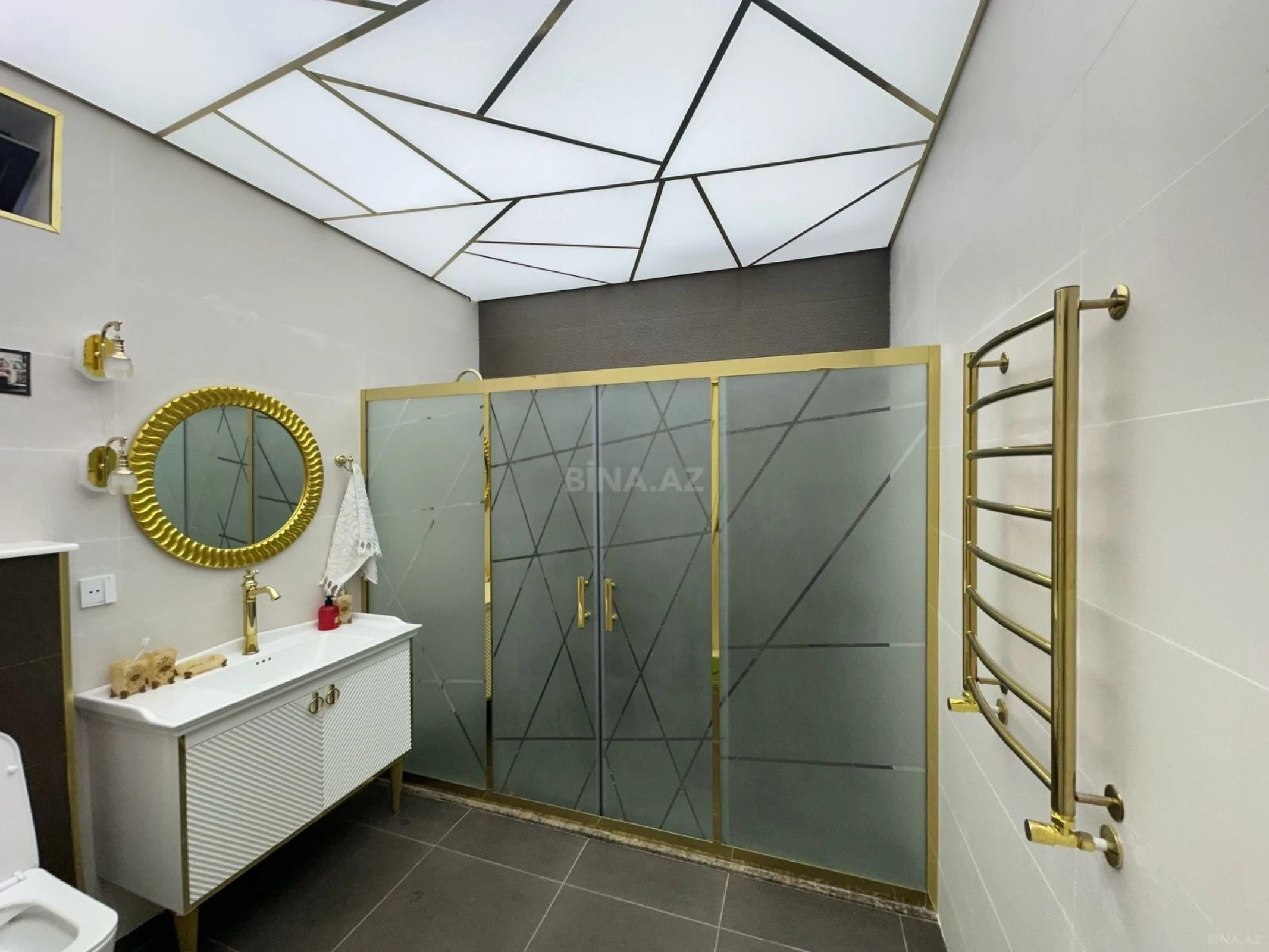 Satılır 5 otaqlı həyət evi 400 m²