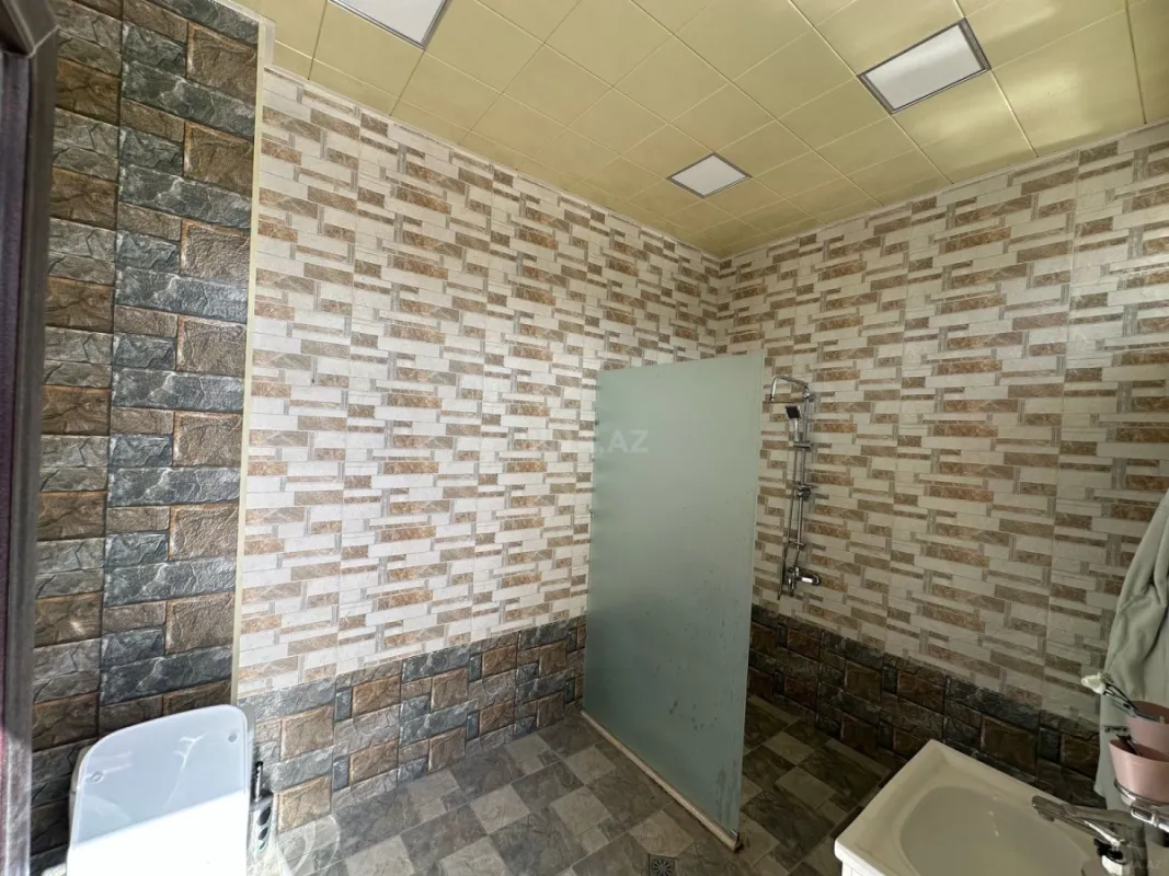 Satılır 5 otaqlı həyət evi 400 m²