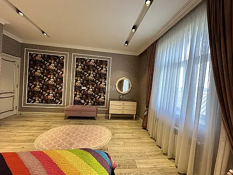 Satılır 5 otaqlı həyət evi 400 m²