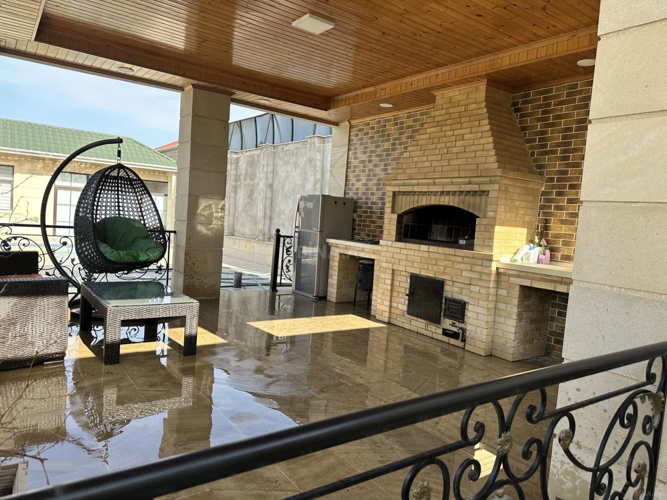 Satılır 5 otaqlı həyət evi 400 m²