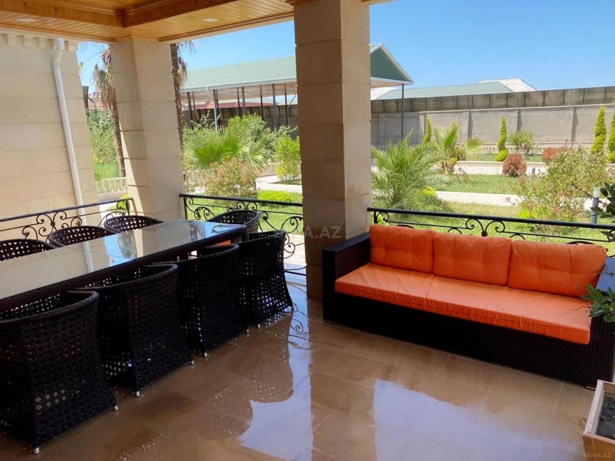 Satılır 5 otaqlı həyət evi 400 m²