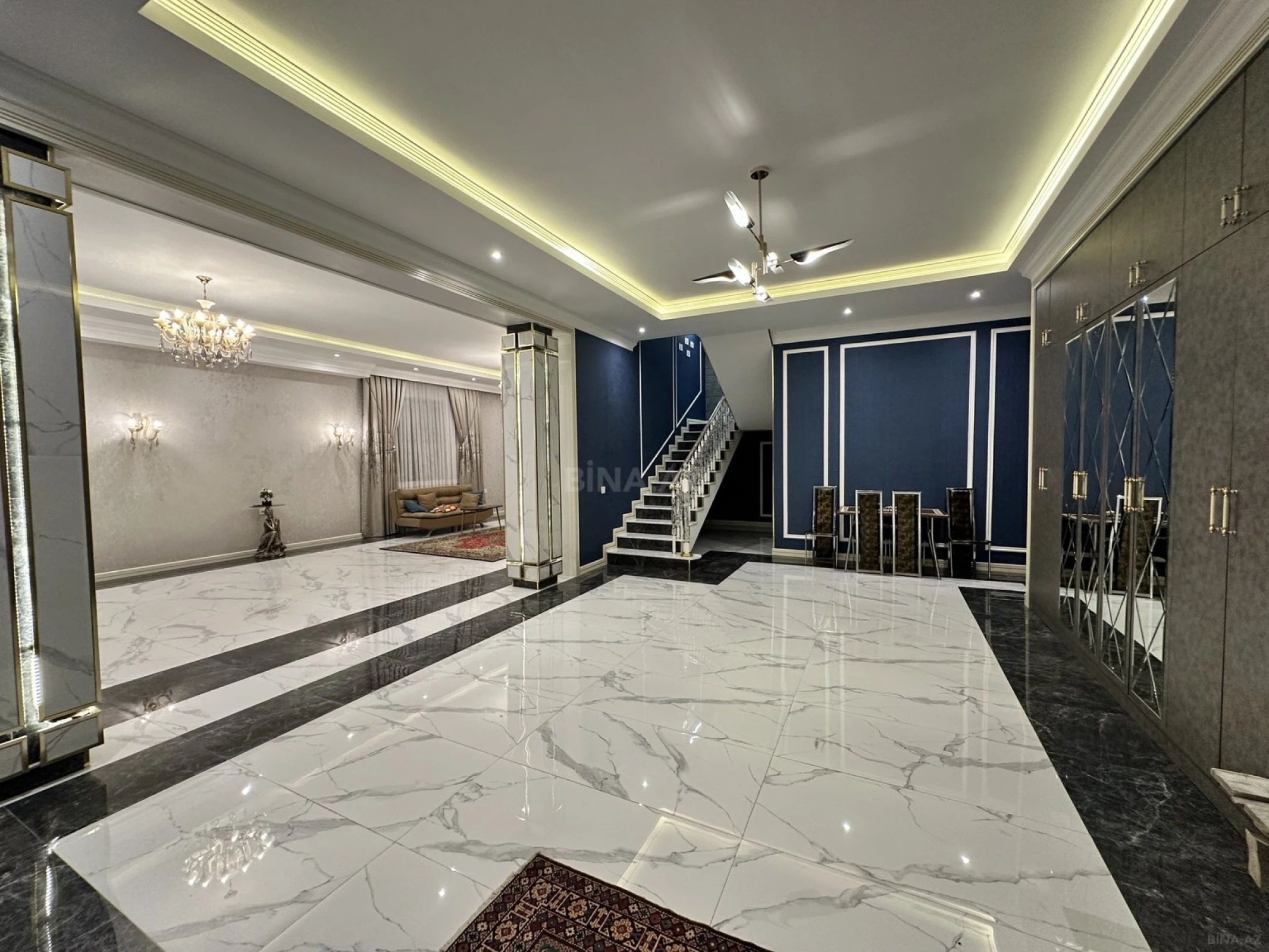 Satılır 5 otaqlı həyət evi 400 m²