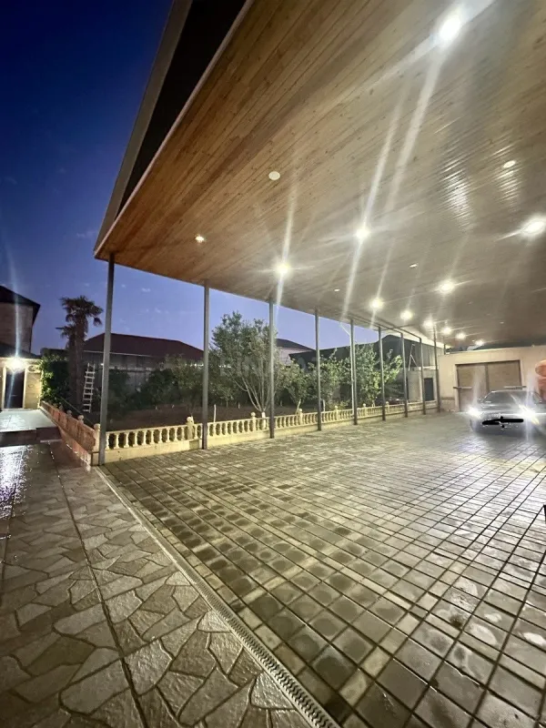 Satılır 5 otaqlı həyət evi 400 m²