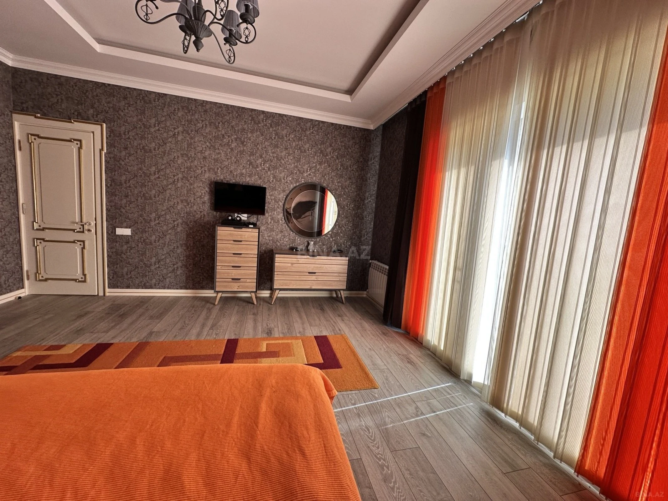Satılır 5 otaqlı həyət evi 400 m²