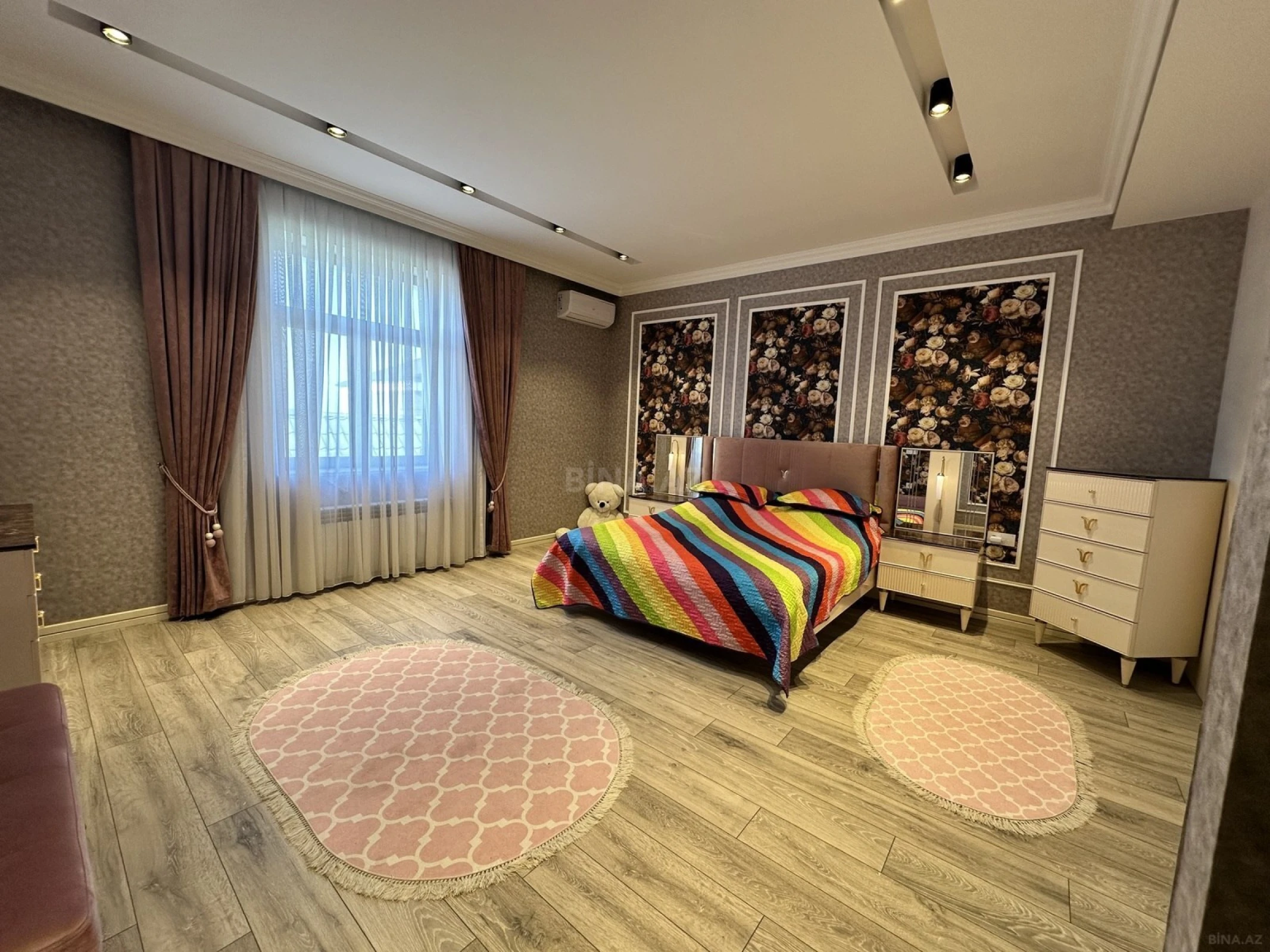 Satılır 5 otaqlı həyət evi 400 m²