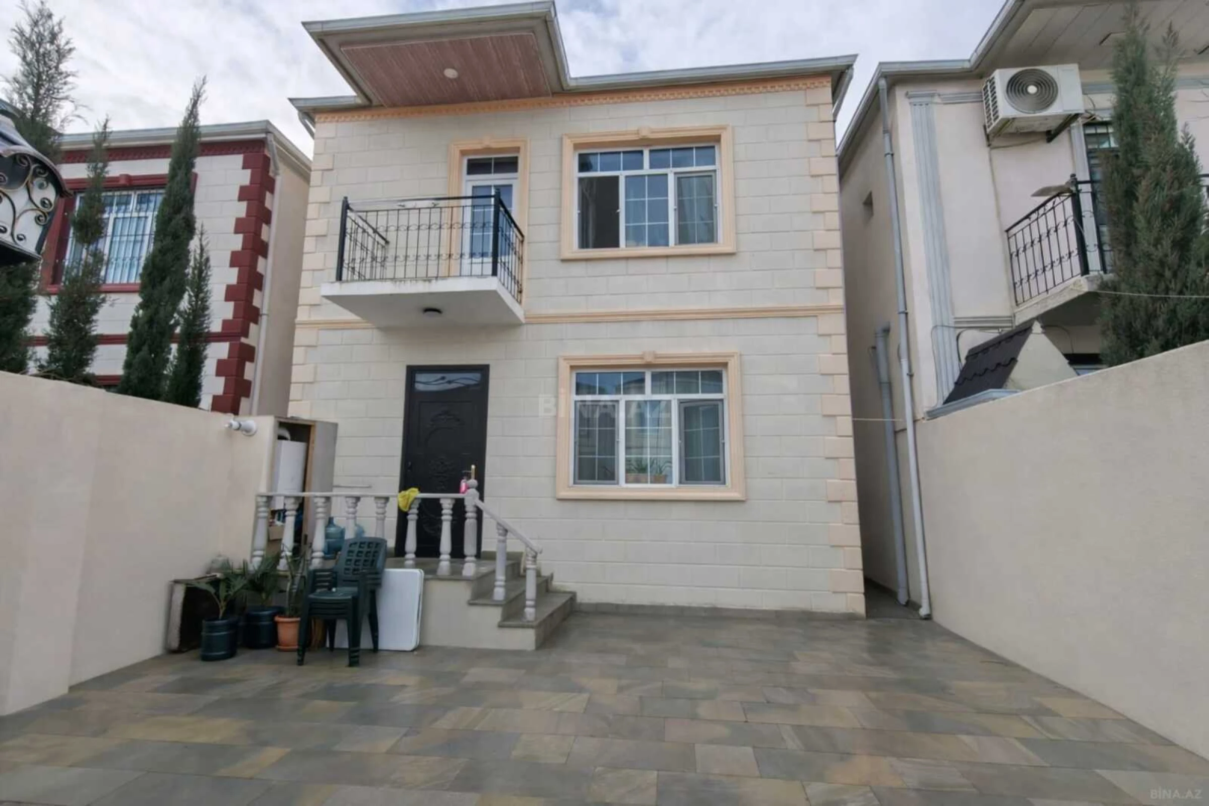 Satılır 4 otaqlı həyət evi 140 m²