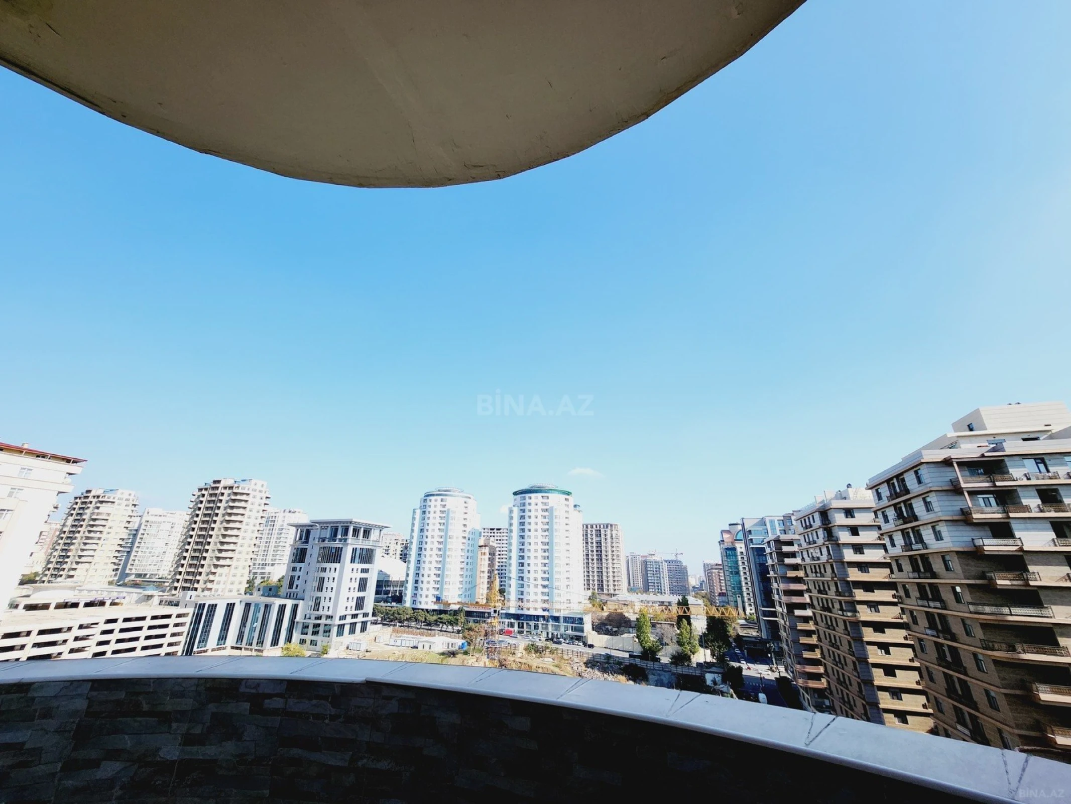 Satılır 3 otaqlı mənzil 128 m²