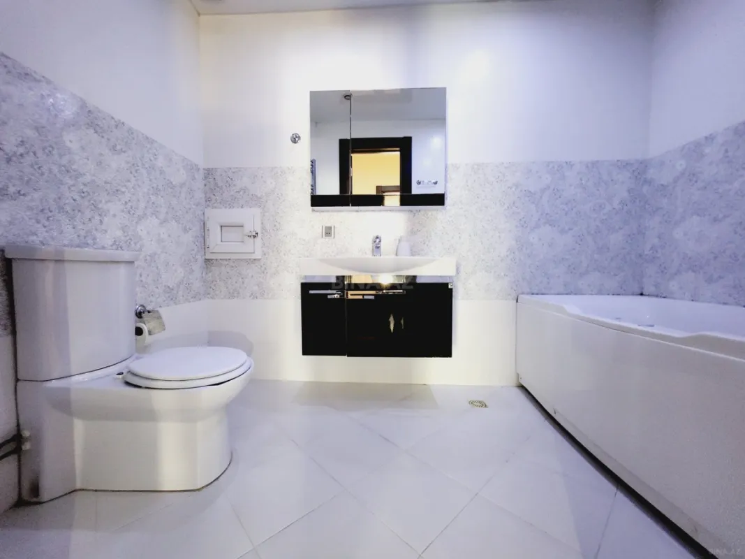 Satılır 3 otaqlı mənzil 128 m²