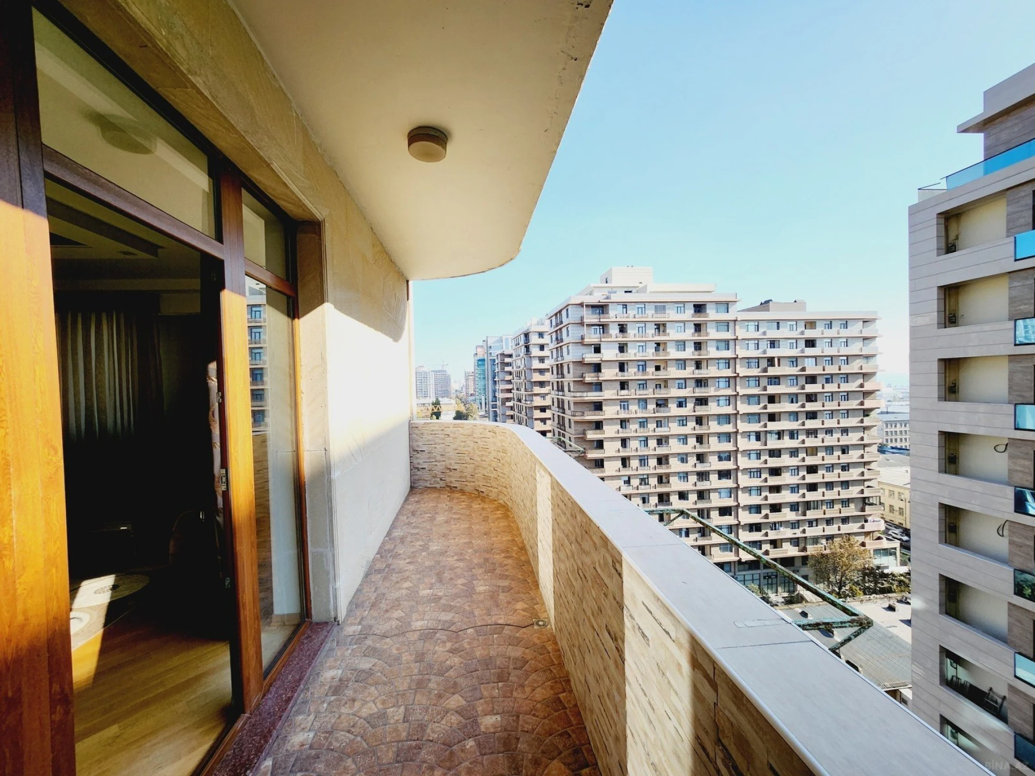 Satılır 3 otaqlı mənzil 128 m²