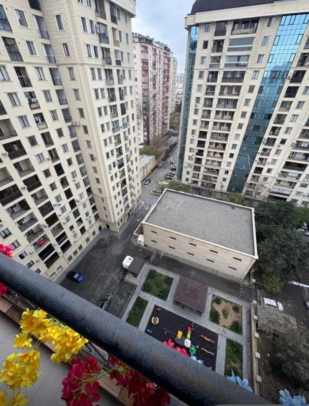 Kirayə verilir 2 otaqlı mənzil 90 m²