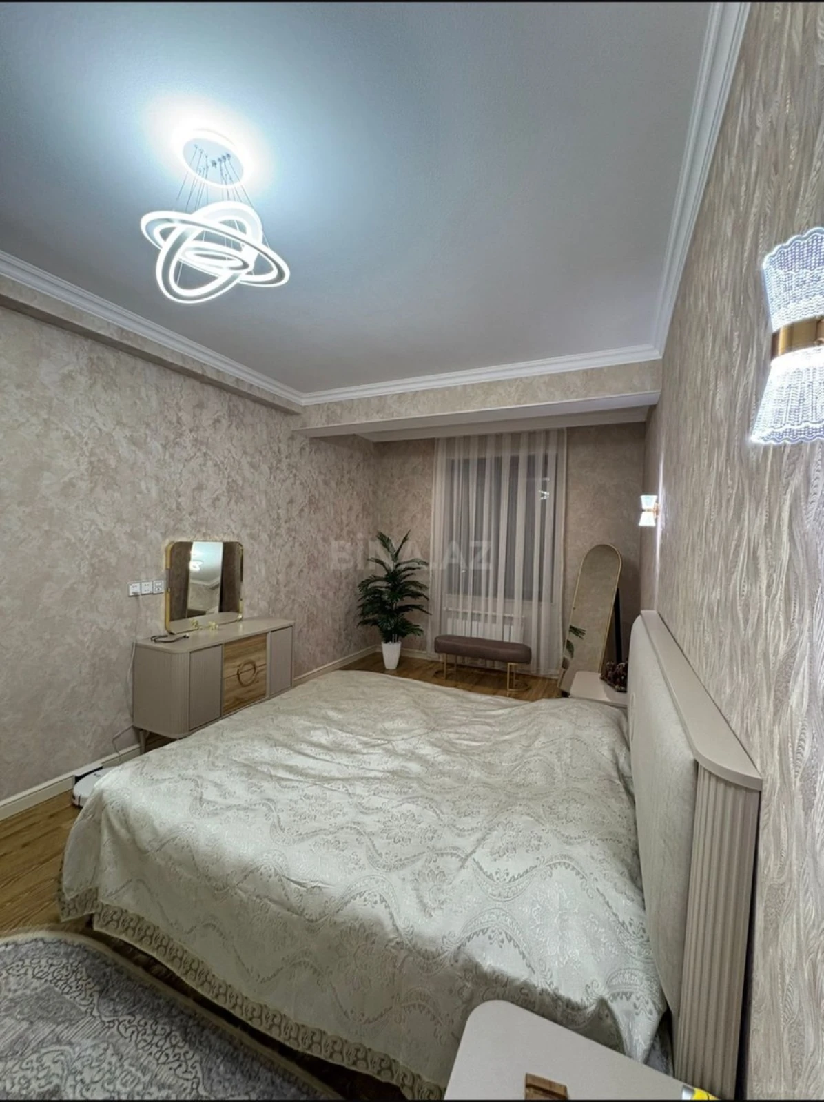Kirayə verilir 2 otaqlı mənzil 90 m²