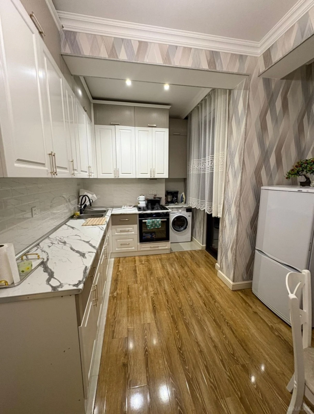Kirayə verilir 2 otaqlı mənzil 90 m²