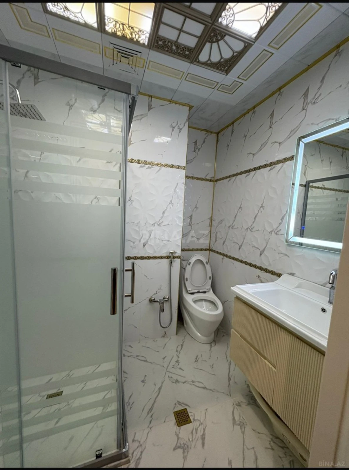 Kirayə verilir 2 otaqlı mənzil 90 m²