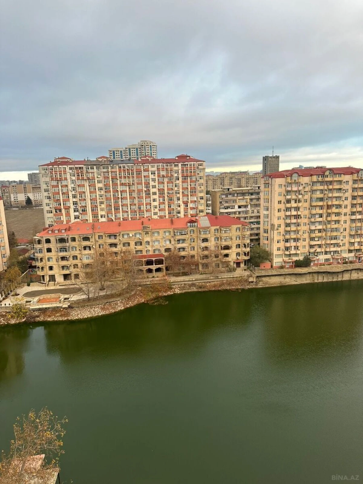 Satılır 3 otaqlı mənzil 160 m²