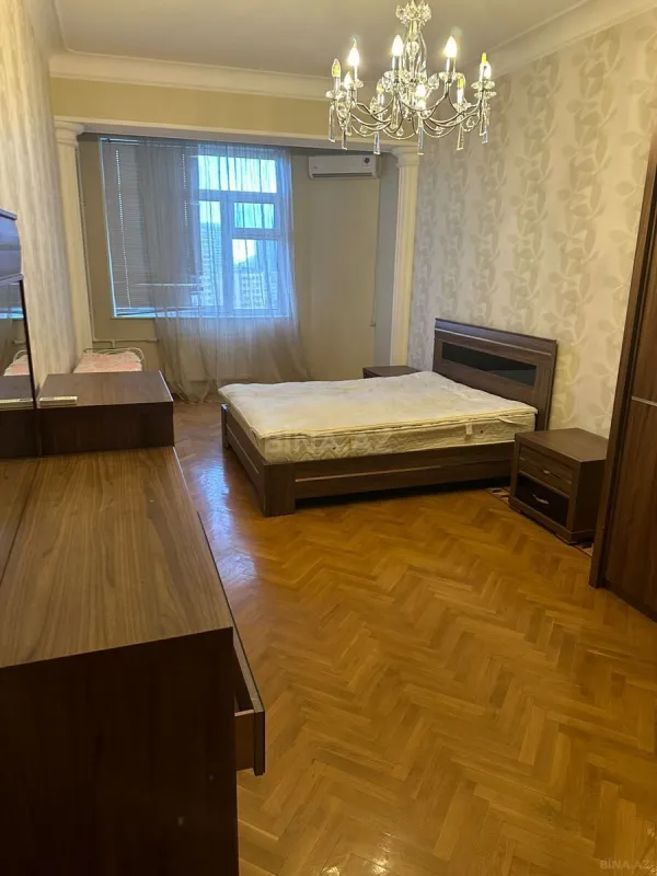Satılır 3 otaqlı mənzil 160 m²