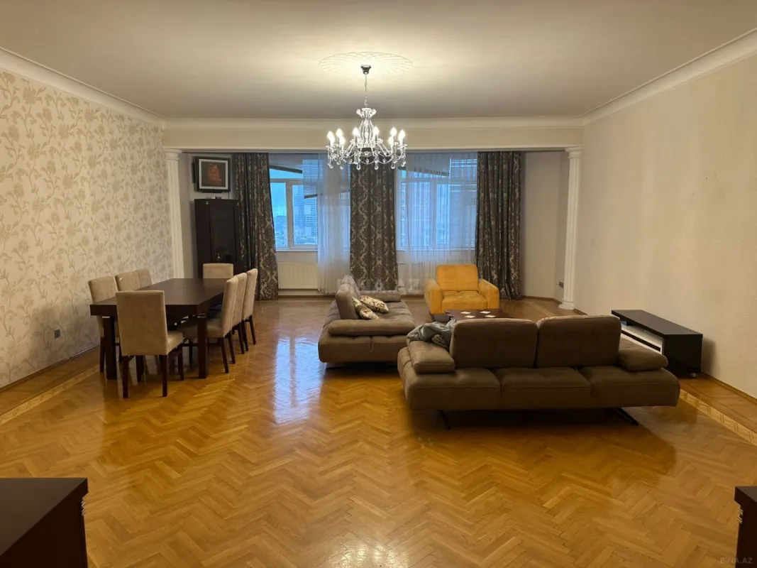 Satılır 3 otaqlı mənzil 160 m²